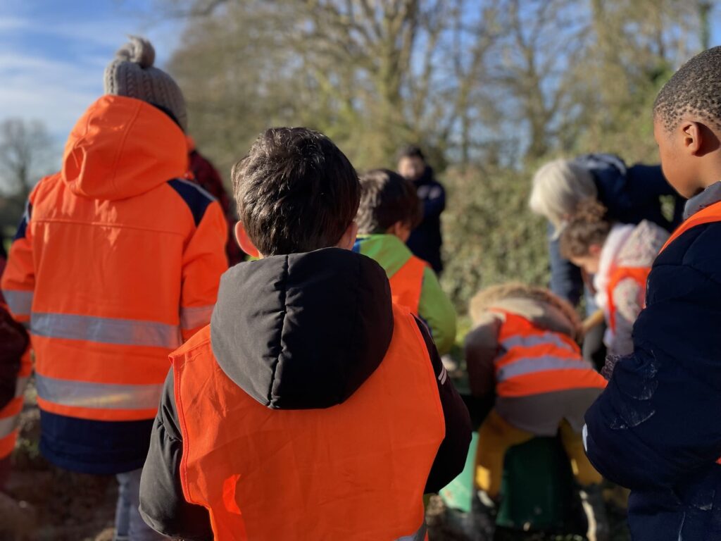 Des enfants attentifs